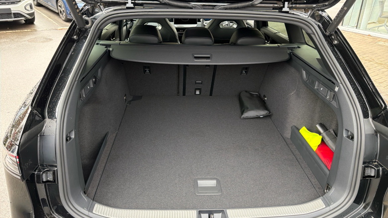 Volkswagen Passat 1.5 eTSI R-Line 5dr DSG Petrol Estate